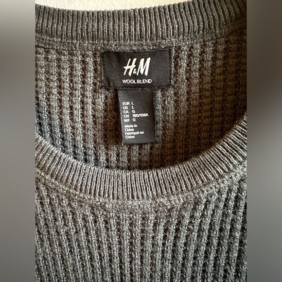 H&M Crewneck Sweater - Picture 2 of 3